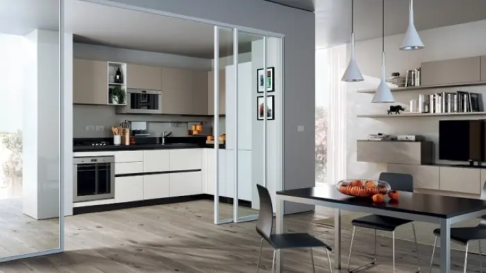 Design fluid și ergonomic pentru bucătărie open space realizată la comandă