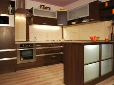 Объемная конфигурация кухонного гарнитура в форме U